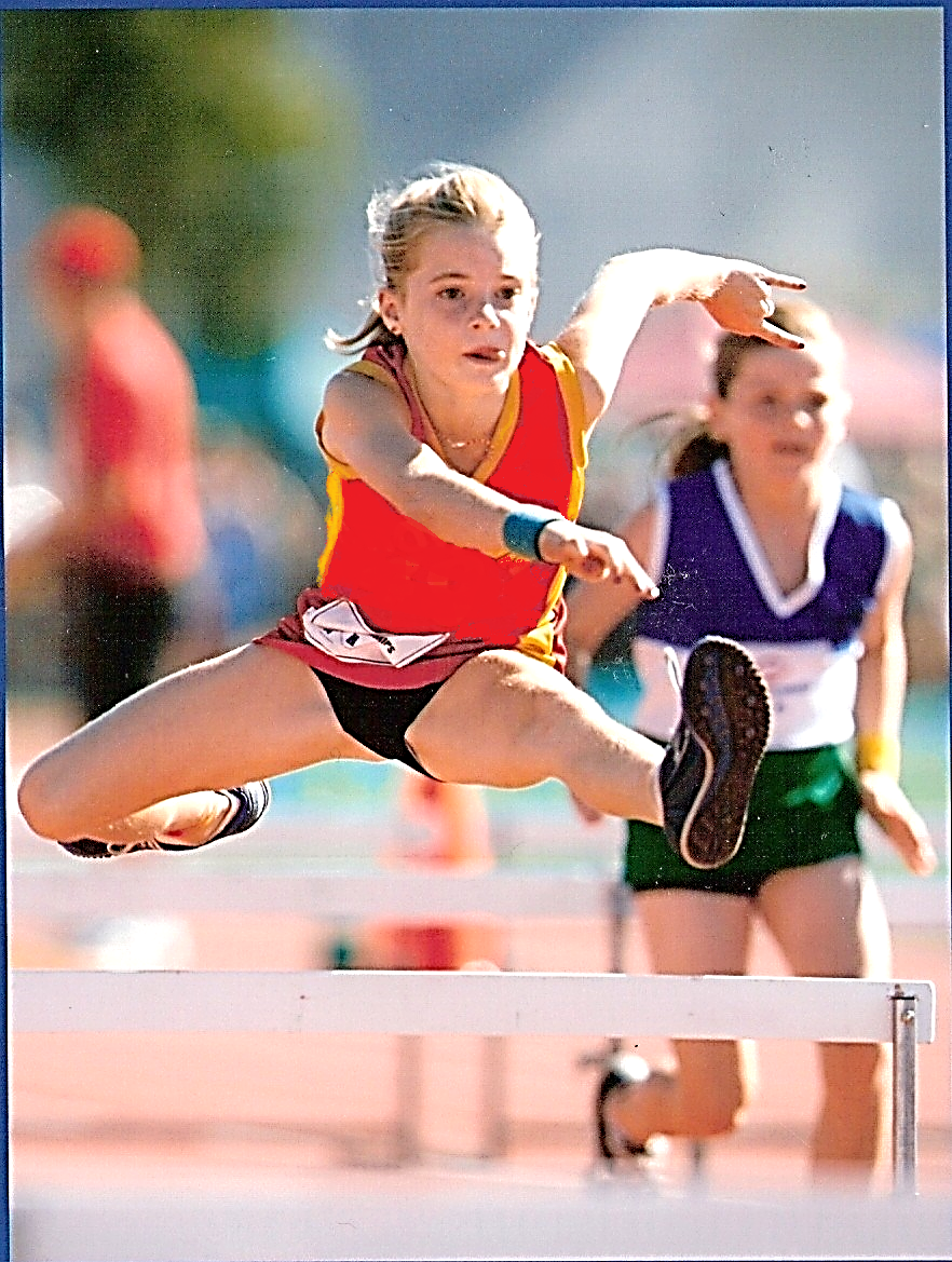 Little Athlete Hurdling with an advanced Hurdle technique. Both lead and trail leg are in excellent position